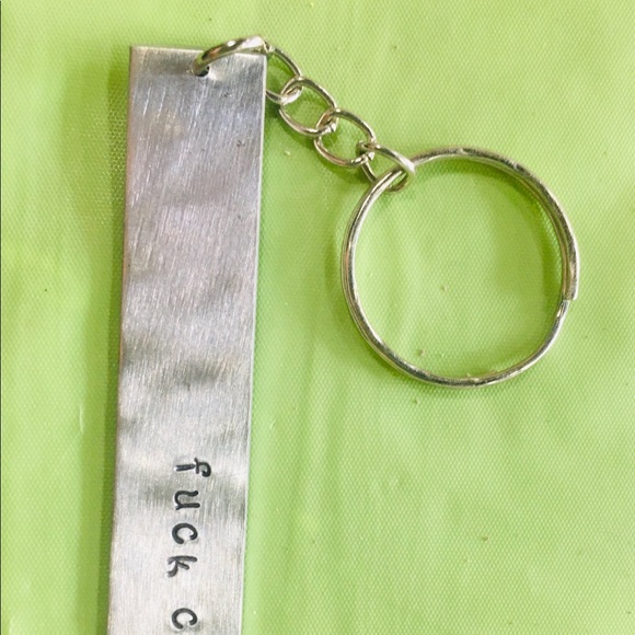 F Cancer Survivor Keychain - Picture 2 of 3